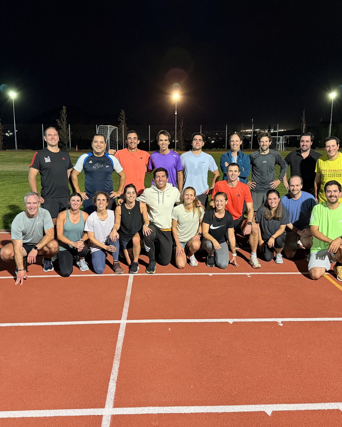 Grupo de entrenamiento Best Jump en la pista