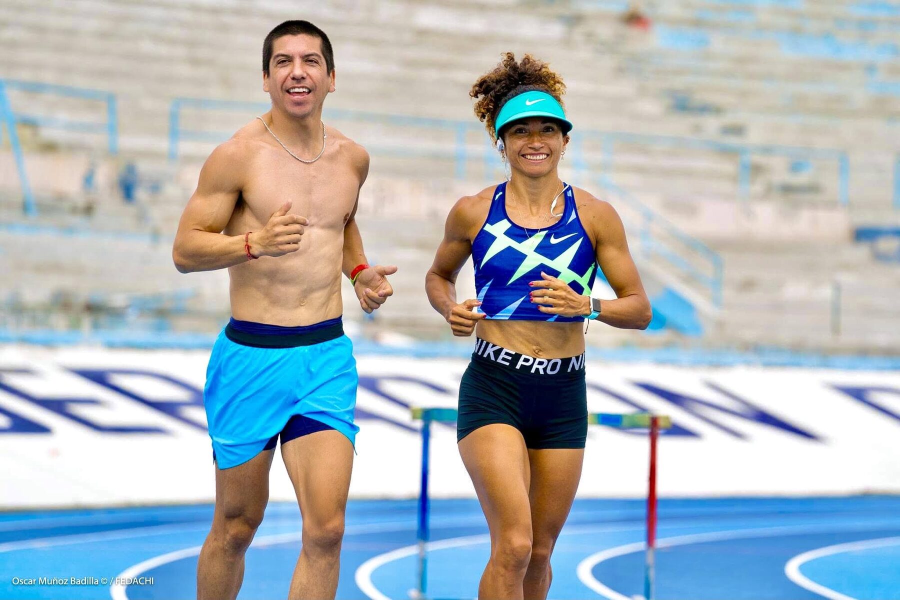 Daniel Pineda y Macarena Reyes entrenando juntos en pista